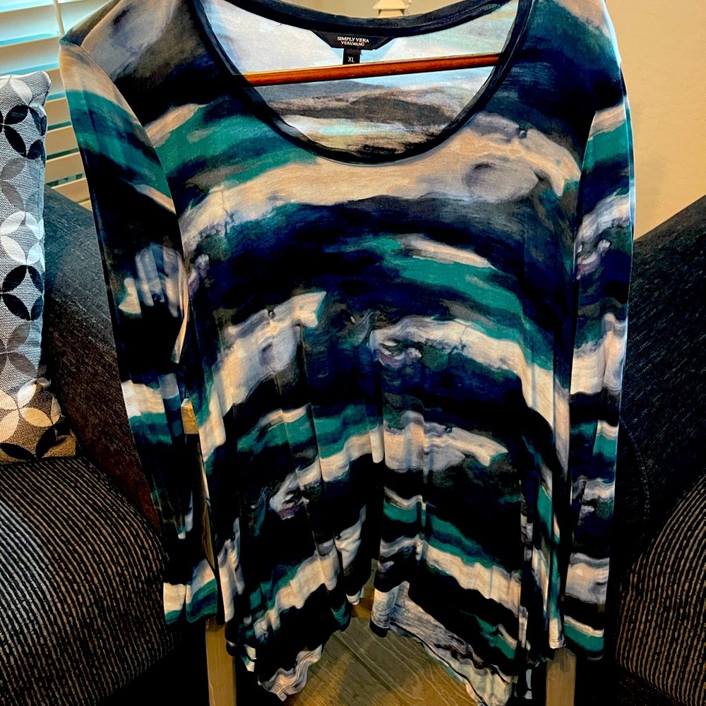 Long sleeve light weight too with gorgeous colors